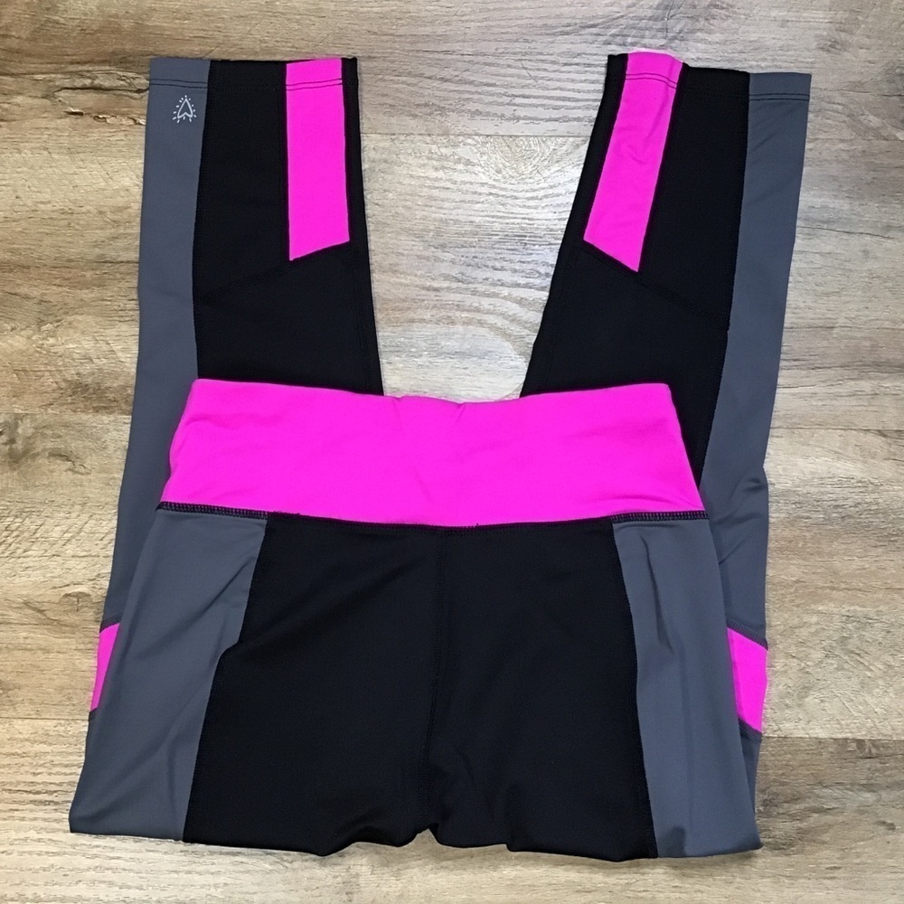 BETSEY Johnson Leggings Size S Athletic Cropped Yoga Run Gym Black Hot Pink